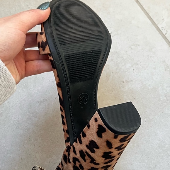 Cheetah print heels - Picture 2 of 2